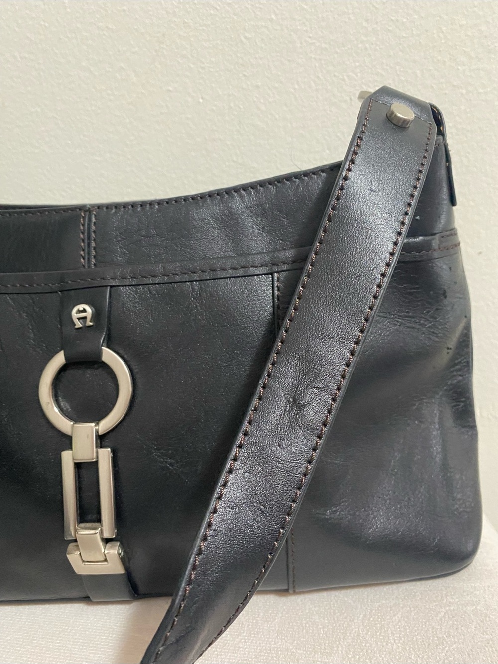 Etienne Aigner Black Leather Shoulder Bag with Silver Hardware - Picture 3 of 16